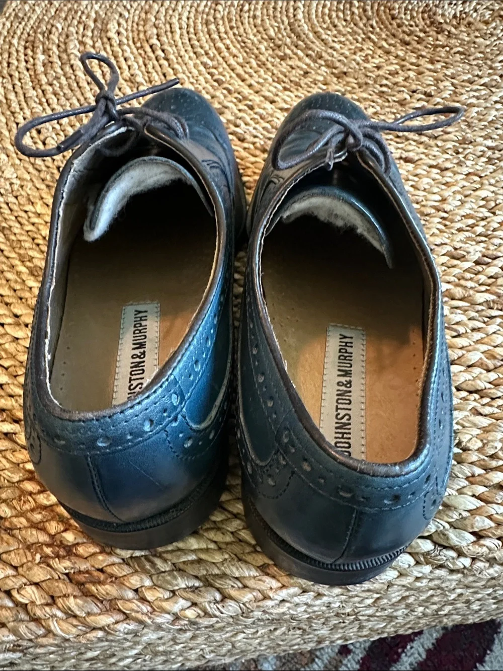 Men's size 9 Johnston & Murphy Classic Wingtip Brogue Leather Dress Shoes